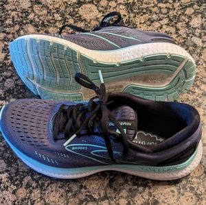 Brooks women's running sneakers sz 9